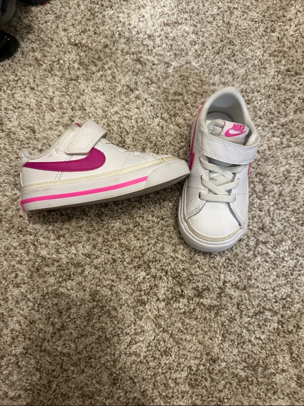Nike Court Legacy Kids White Sneakers with Hot Pink Swoosh and Stripe